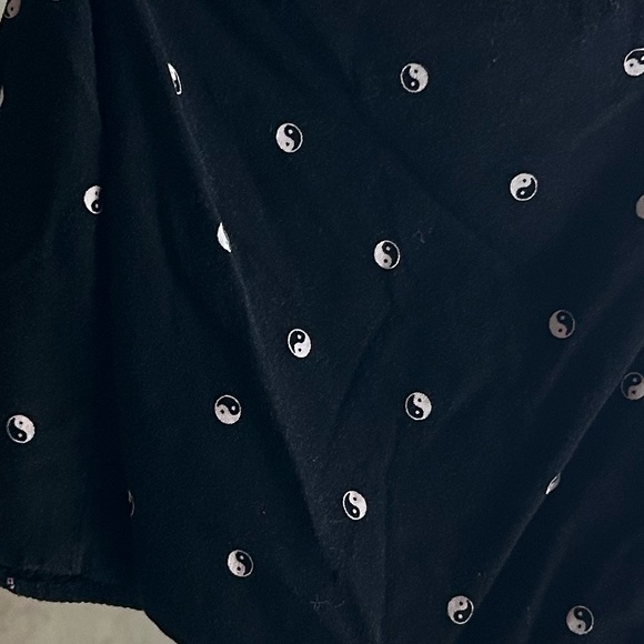 Black crop top with ying yang symbols - Picture 2 of 2